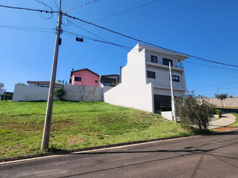 Terreno gramado em esquina no Reserva Central Parque, Botucatu
